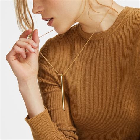 Crave vesper vibrator necklace 